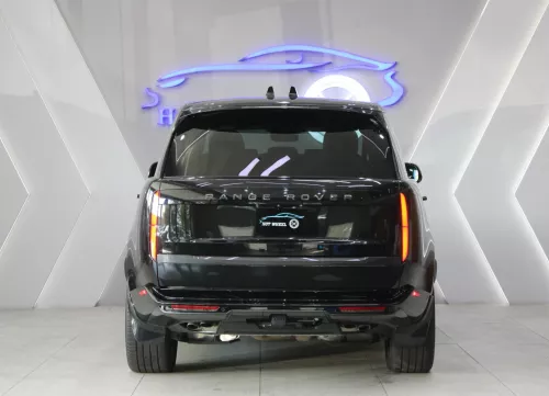  Range Rover Vogue SE Long Base 2025 Model Year 7 seater V8 Black Color