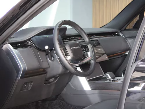  Range Rover Vogue SE Long Base 2025 Model Year 7 seater V8 Black Color