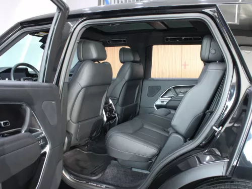  Range Rover Vogue SE Long Base 2025 Model Year 7 seater V8 Black Color
