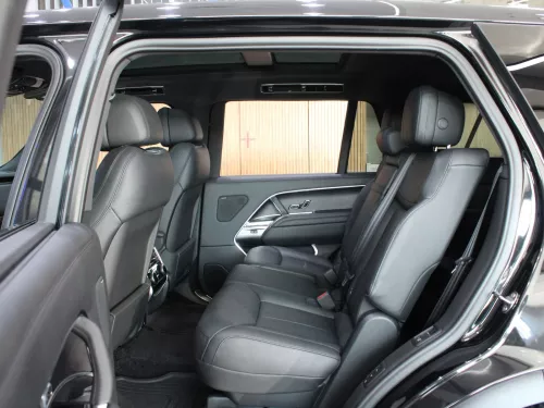  Range Rover Vogue SE Long Base 2025 Model Year 7 seater V8 Black Color