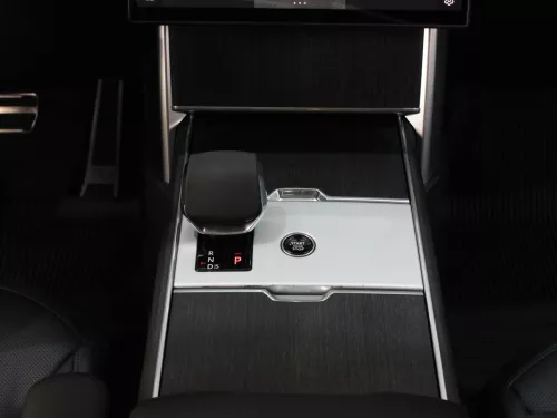  Range Rover Vogue SE Long Base 2025 Model Year 7 seater V8 Black Color
