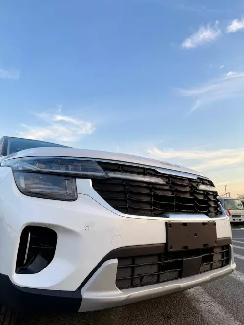 KIA Seltos 1.5L 2025 Model Year Petrol White Color Exterior 