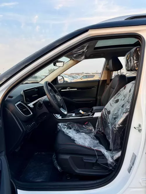 KIA Seltos 1.5L 2025 Model Year Petrol White Color Exterior 