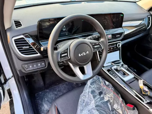 KIA Seltos 1.5L 2025 Model Year Petrol White Color Exterior 