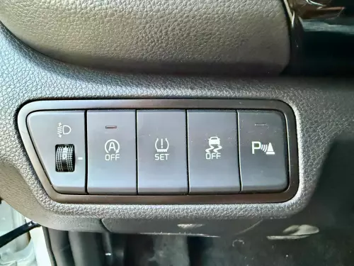 KIA Seltos 1.5L 2025 Model Year Petrol White Color Exterior 