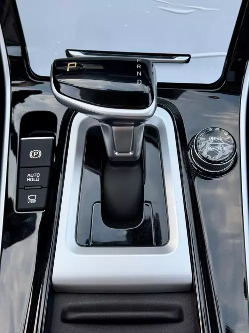 KIA Seltos 1.5L 2025 Model Year Petrol White Color Exterior 