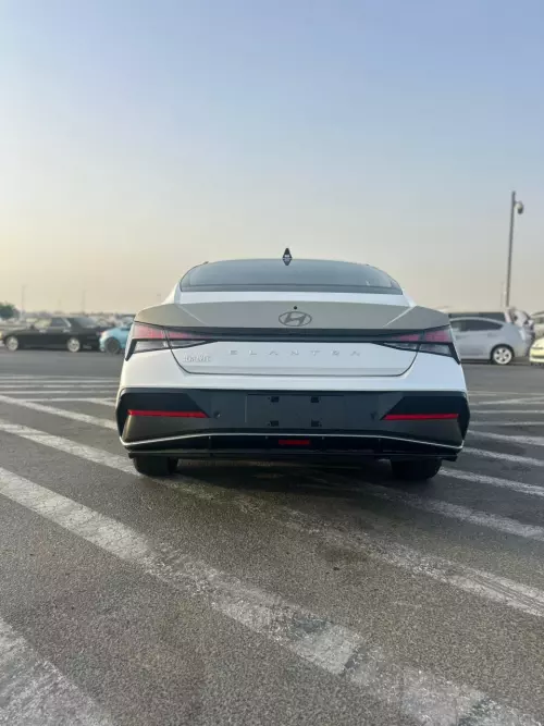  Hyundai Elantra Elite 2025 Model Year White Exterior Chinese specs 