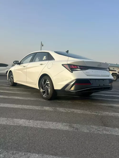  Hyundai Elantra Elite 2025 Model Year White Exterior Chinese specs 