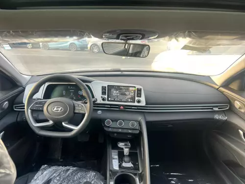  Hyundai Elantra Elite 2025 Model Year White Exterior Chinese specs 