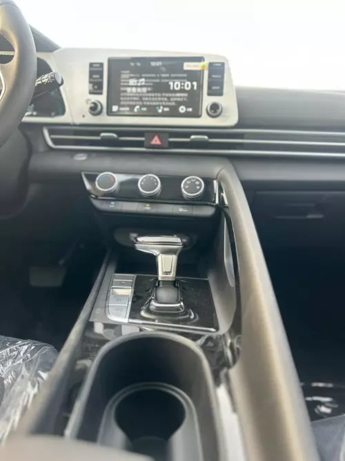  Hyundai Elantra Elite 2025 Model Year White Exterior Chinese specs 