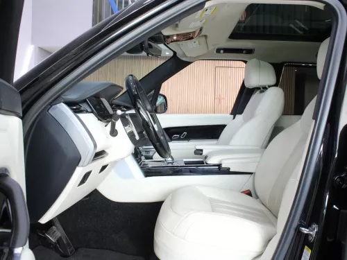 Range Rover SE 3.0L I6 2025 - Black - with Warranty - Carsooq
