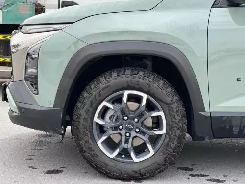 Chevrolet Equinox Activ 1.5L 2025 Model Year Green Color Exterior