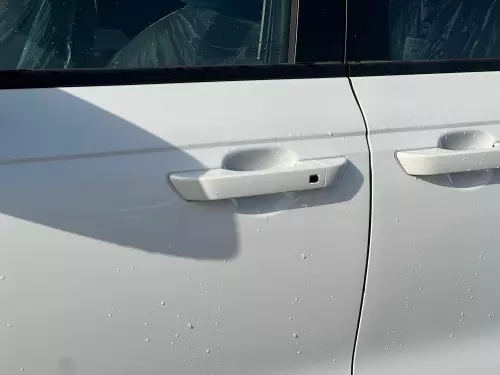 Kia Carnival 3.5L Petrol 8-Seater 2025 - White 
