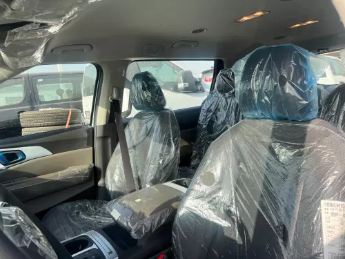Kia Carnival 3.5L Petrol 8-Seater 2025 - White 