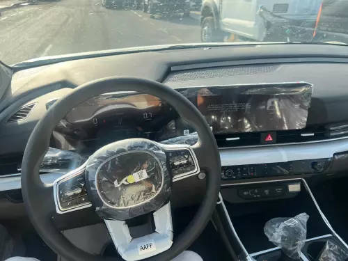 Kia Carnival 3.5L Petrol 8-Seater 2025 - White 