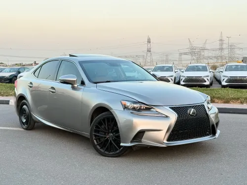 لكزس IS 300 بمحرك 3.5L V6 أوتوماتيك 2016 مستعملة - فضي