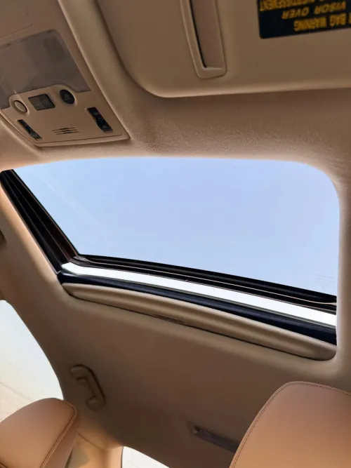 لكزس IS 300 بمحرك 3.5L V6 أوتوماتيك 2016 مستعملة - فضي