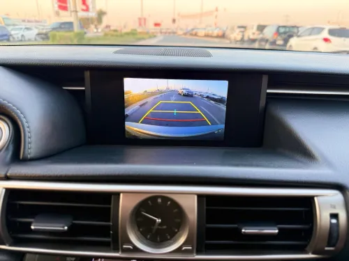 لكزس IS 300 بمحرك 3.5L V6 أوتوماتيك 2016 مستعملة - فضي