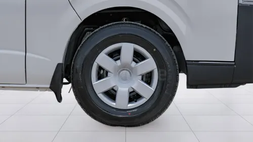 تويوتا هايس سقف عالي بمحرك 2.8L ديزل قير عادي 2025 - باص ركاب