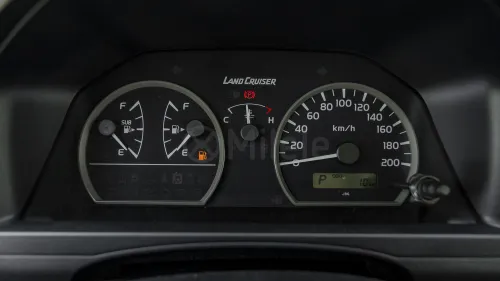 تويوتا لاند كروزر 78 بمحرك 2.8L ديزل توربو أوتوماتيك موديل 2026 جديدة - أبيض