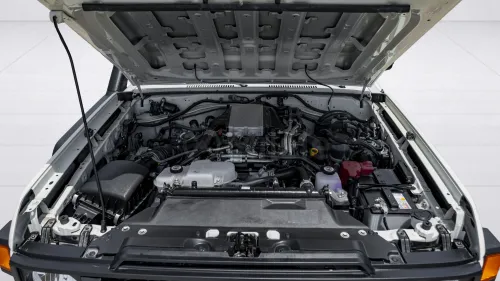 تويوتا لاند كروزر 78 بمحرك 2.8L ديزل توربو أوتوماتيك موديل 2026 جديدة - أبيض