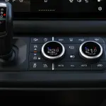 Land Rover Defender 110 P400 SE 2024 - Black - Thumbnail 12