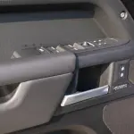 Land Rover Defender 110 P400 SE 2024 - Black - Thumbnail 16
