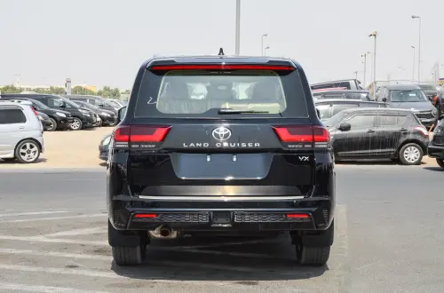 تويوتا لاند كروزر VX بمحرك 3.5L توين توربو موديل 2025 جديدة - أسود