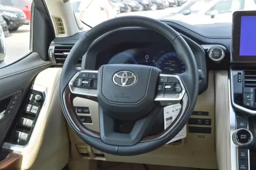 تويوتا لاند كروزر VX بمحرك 3.5L توين توربو موديل 2025 جديدة - أسود