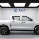 TOYOTA HILUX DC MODEL YEAR 2026 WHITE COLOR - Thumbnail 6