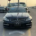 سيارة مرسيدس-بنز C63 AMG بمحرك 6.2 لتر موديل 2011 مستعملة - أسود - Thumbnail 1