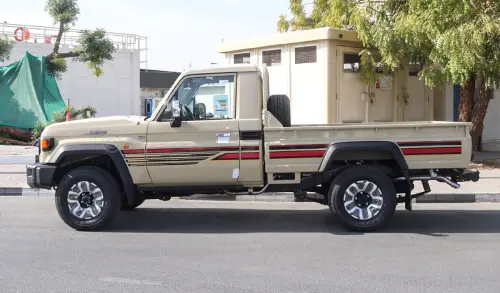 Toyota Land Cruiser LC 79 Pickup 4.0L 2025 - Beige