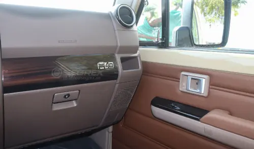 Toyota Land Cruiser LC 79 Pickup 4.0L 2025 - Beige