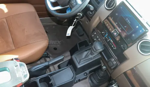 Toyota Land Cruiser LC 79 Pickup 4.0L 2025 - Beige