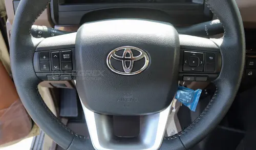 Toyota Land Cruiser LC 79 Pickup 4.0L 2025 - Beige