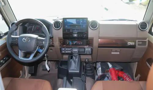 Toyota Land Cruiser LC 79 Pickup 4.0L 2025 - Beige