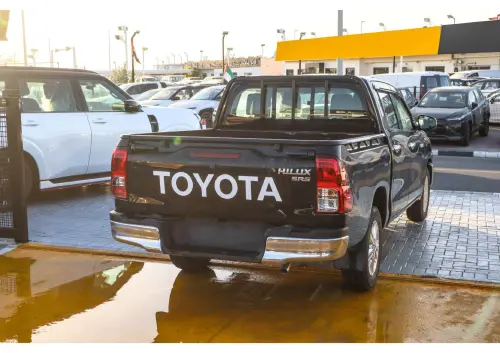 Toyota Hilux Double Cab 2.7L 2026 - Black