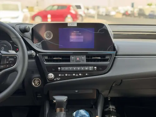  لكزس ES300h هايبرد موديل 2025 - أبيض