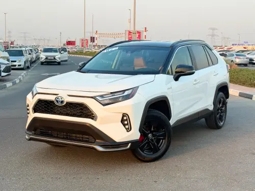 Toyota RAV4 XLE Hybrid 2022 Model year White Exterior