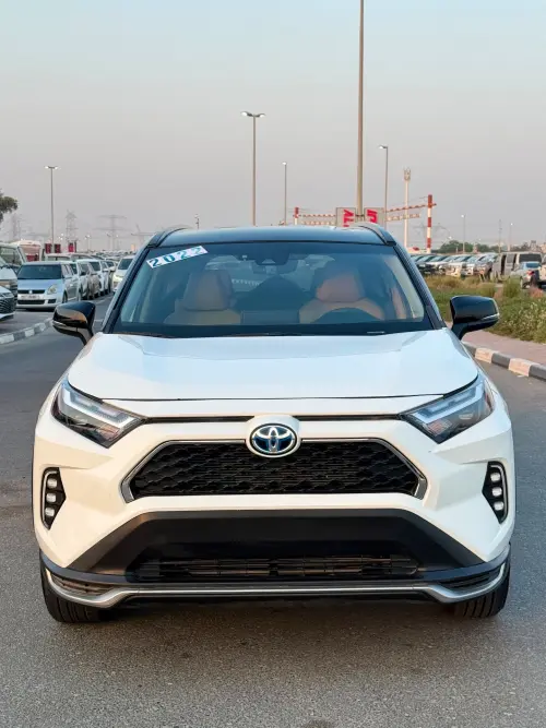 Toyota RAV4 XLE Hybrid 2022 Model year White Exterior