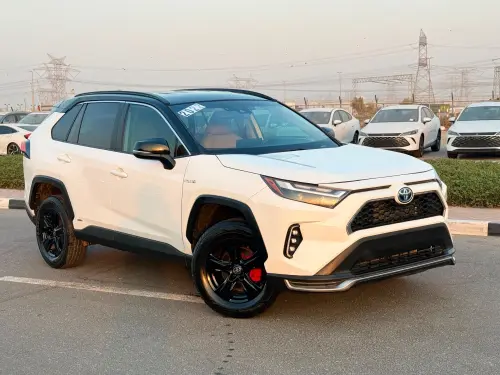 Toyota RAV4 XLE Hybrid 2022 Model year White Exterior
