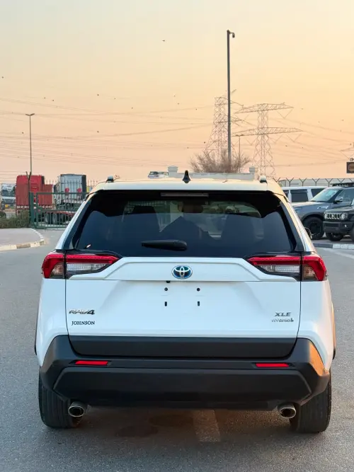 Toyota RAV4 XLE Hybrid 2022 Model year White Exterior