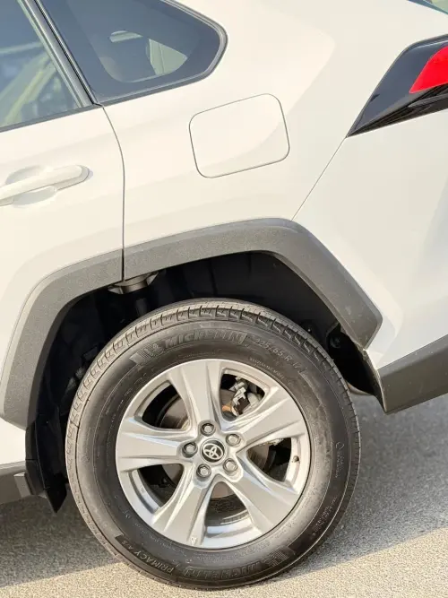 Toyota RAV4 XLE Hybrid 2022 Model year White Exterior