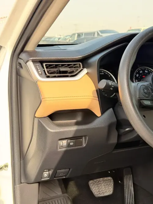 Toyota RAV4 XLE Hybrid 2022 Model year White Exterior