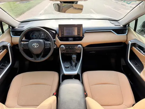 Toyota RAV4 XLE Hybrid 2022 Model year White Exterior