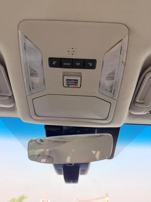Toyota RAV4 XLE Hybrid 2022 Model year White Exterior