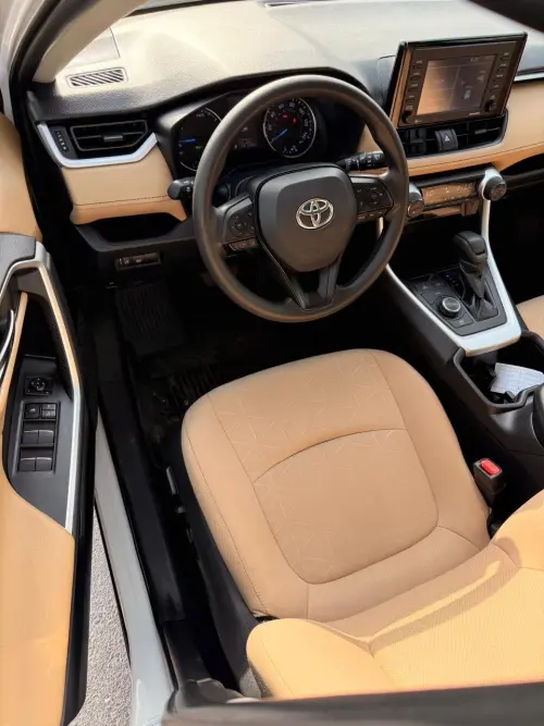 Toyota RAV4 XLE Hybrid 2022 Model year White Exterior