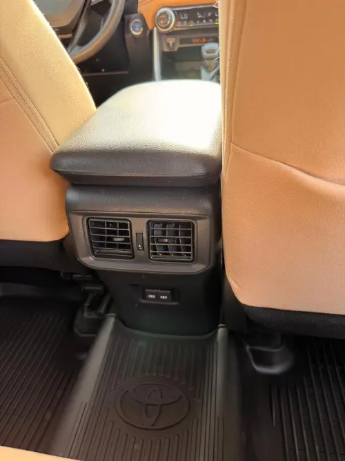 Toyota RAV4 XLE Hybrid 2022 Model year White Exterior