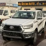 Toyota Hilux SR5 Petrol Automatic 2025 Double Cabin - White / Red - Thumbnail 2