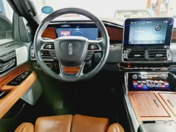 AED 3360/ MONTH - LINCOLN NAVIGATOR - 2018 - GCC -FULL OPTION - IMMACULATE CONDITION